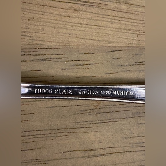 Oneida Tudor Plate Queen Bess II Silverplate Flatware Set - 15 Pcs Vintage 1946 - Picture 11 of 13